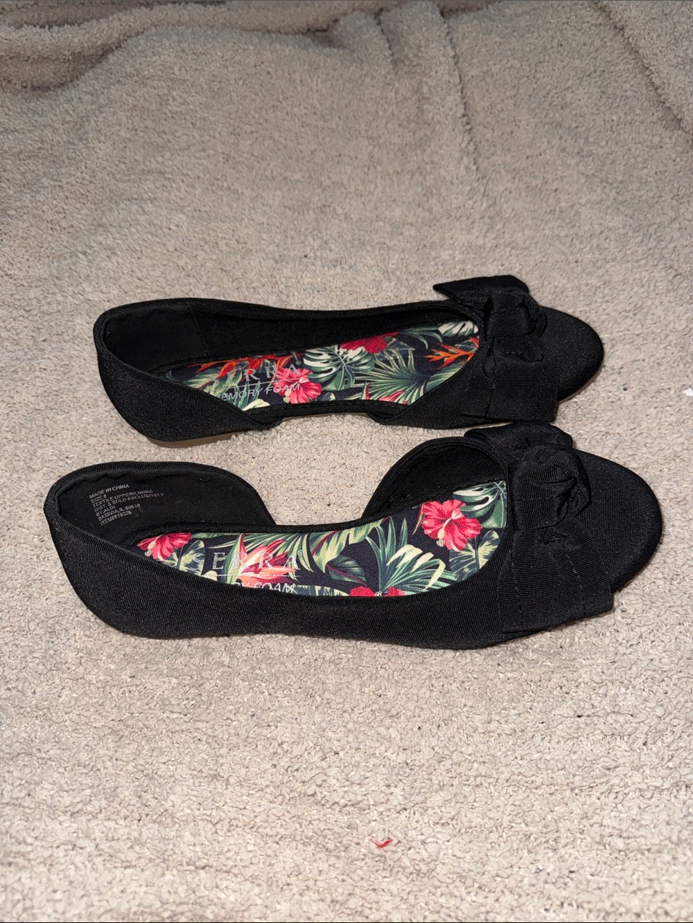 NWOT SERRA MEMORY FOAM SIZE 8 slip on Black Bow Ballet Flats with Floral Insole